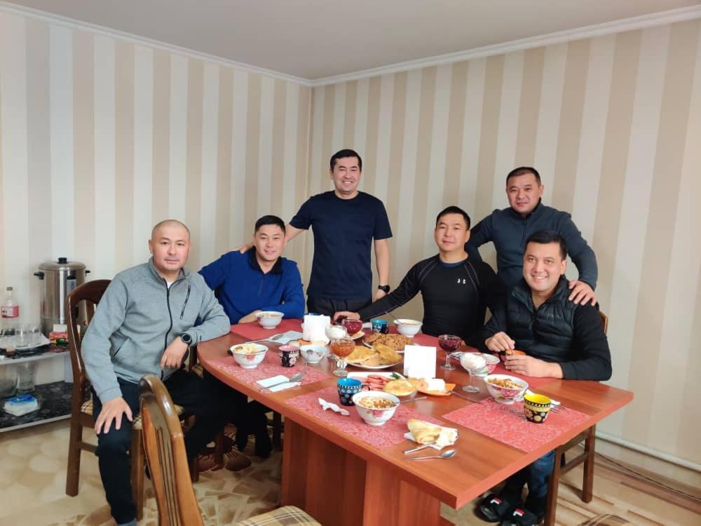 Hotel Jasmin à Karakol Extérieur photo